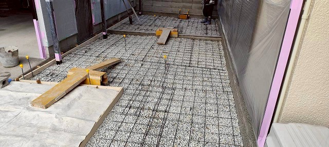 加古川市　カーポート床ワイヤーメッシュ敷設完了